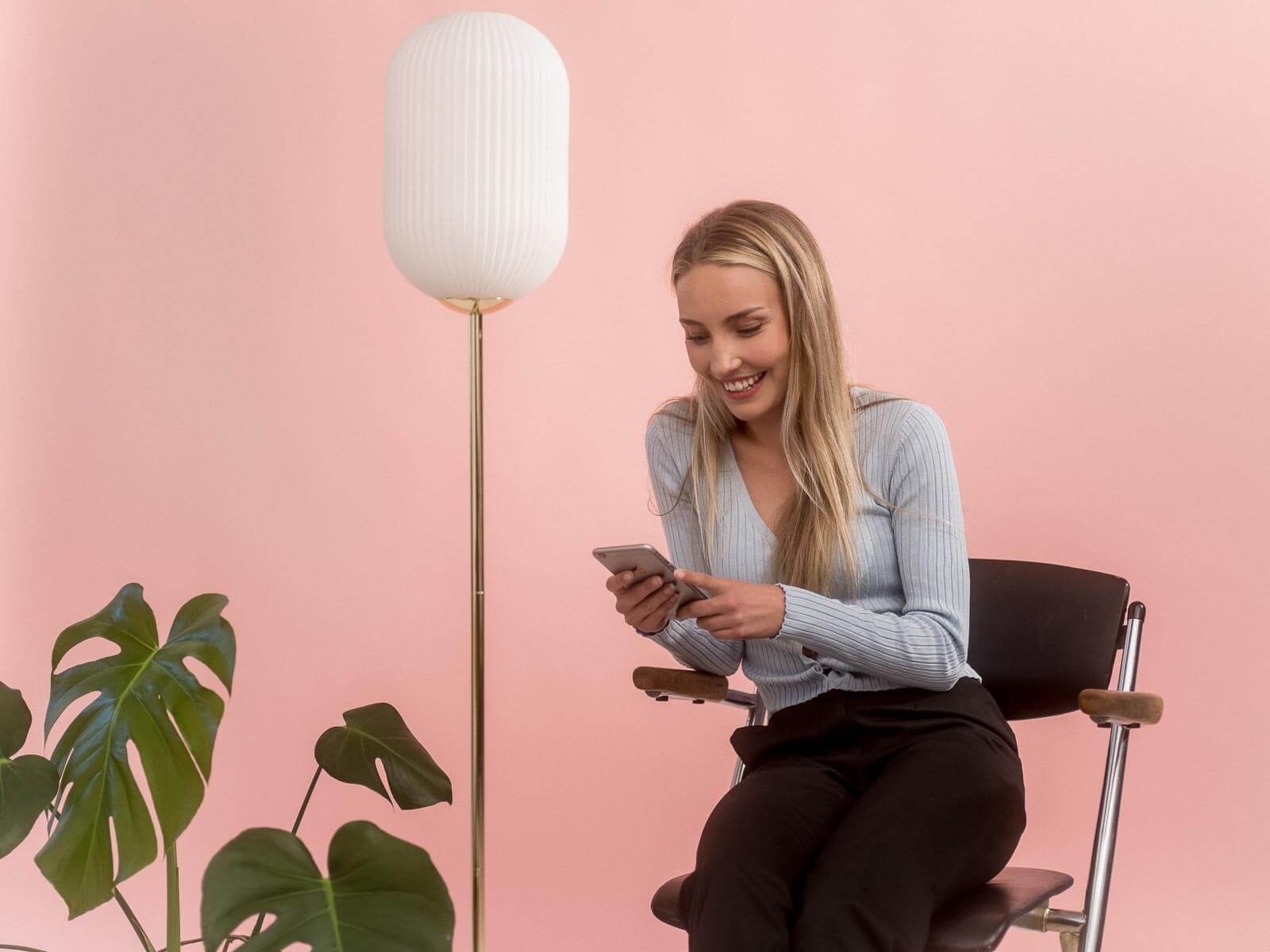 6095415afdc2120428fcd909 GoDaddy miljB8 05