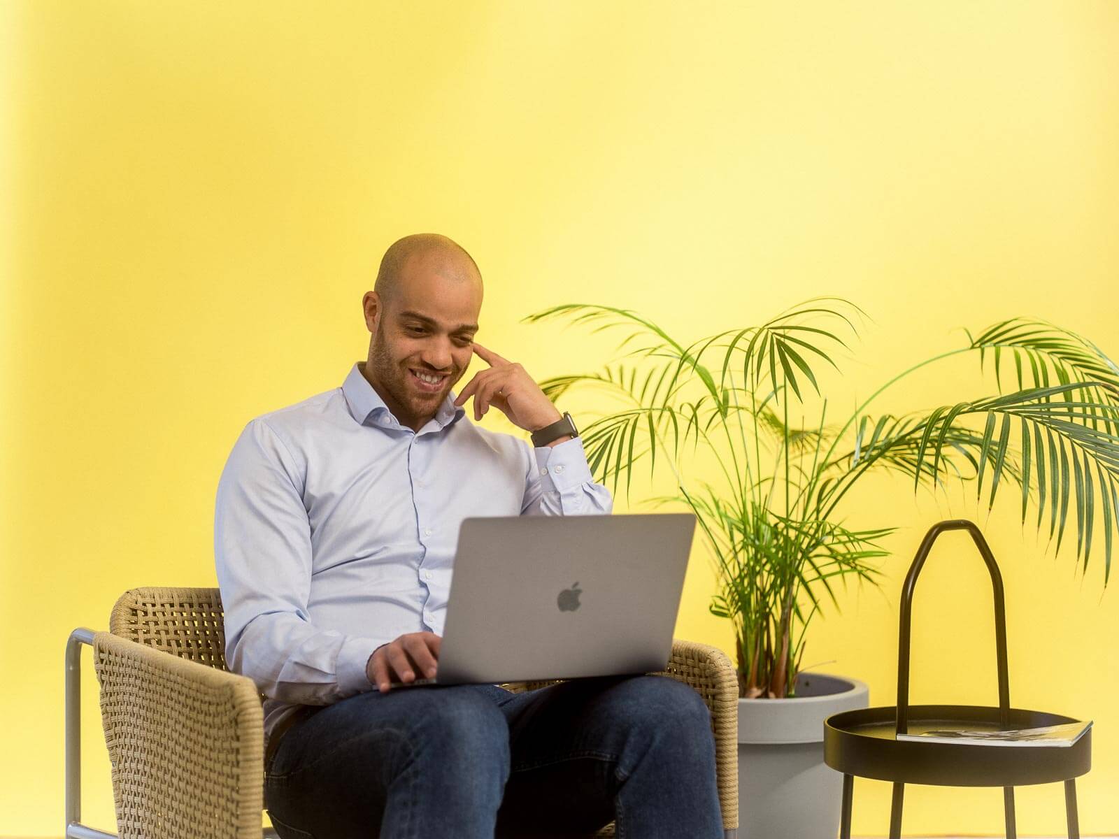 607988d80b6116069eb3b754 GoDaddy miljB8 03