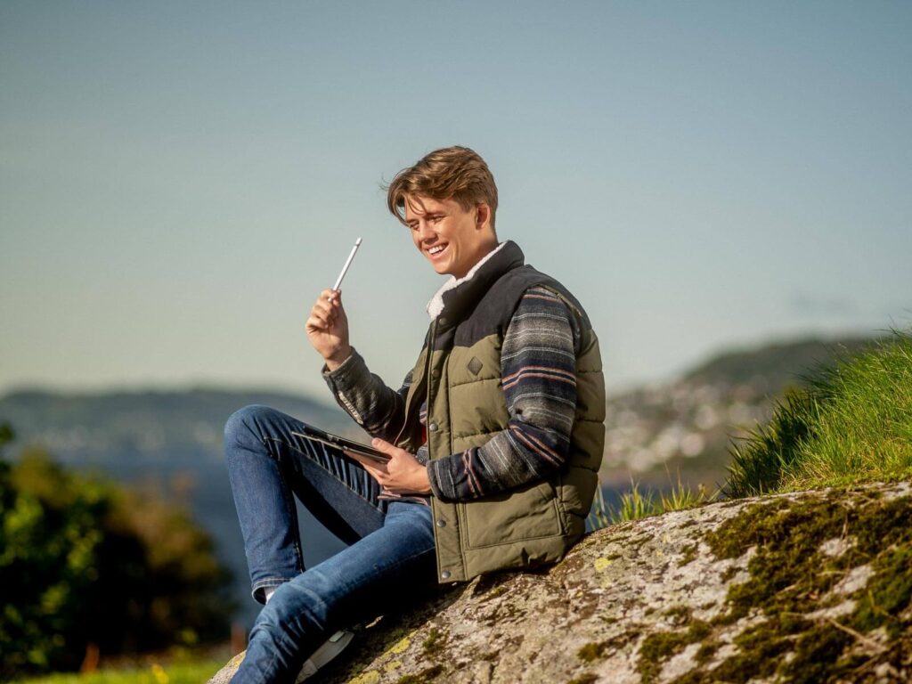 6095434073c94822ea03dc0b GoDaddy miljB8 08